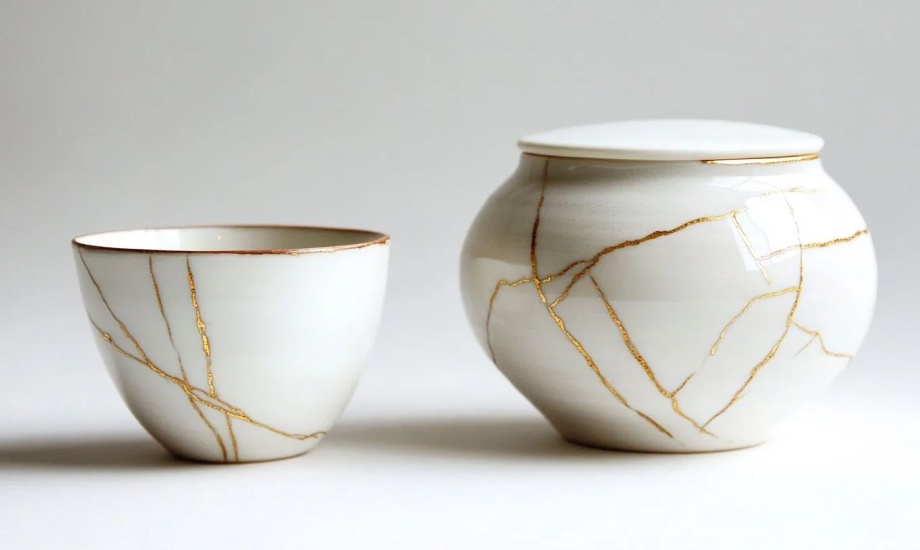 Kintsugi pot